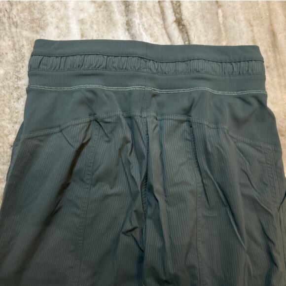 Lululemon Dance Studio Crop II, Green Micro-Stripe, Women’s Size 4 (Est.) - Picture 5 of 7